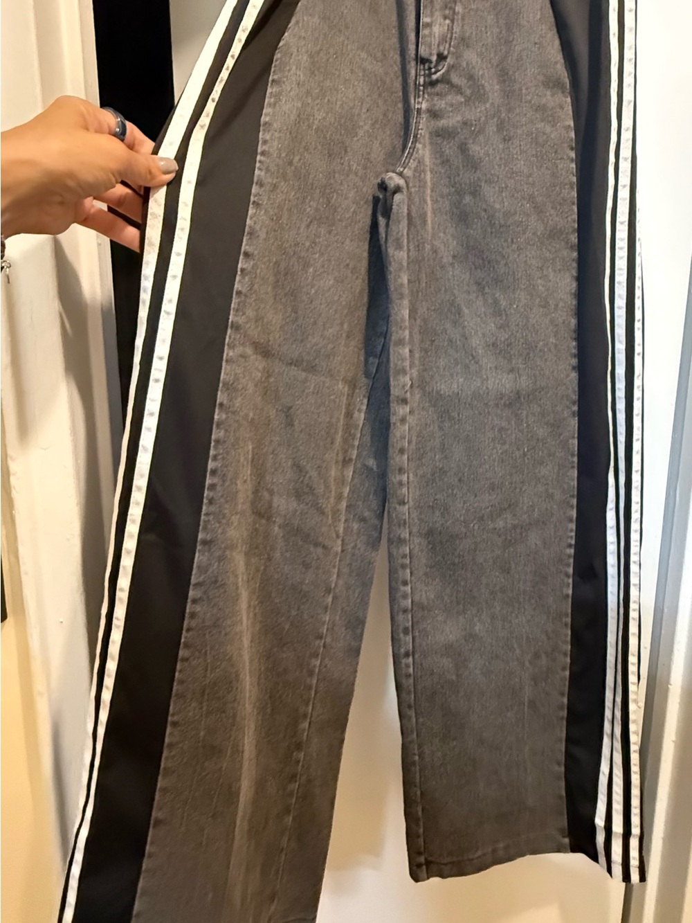 Women's Gray Wide-Leg Jeans — Casual Flare Style